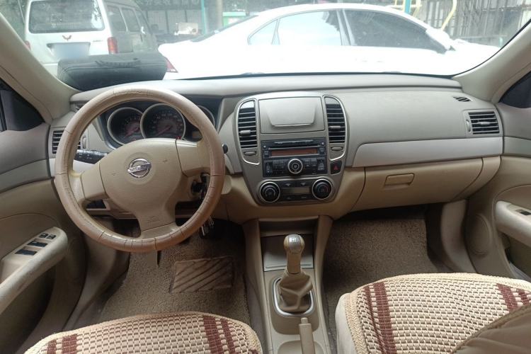 Used Nissan Sylphy 2016 Classic 1.6XE Manual Comfort Edition Center Console