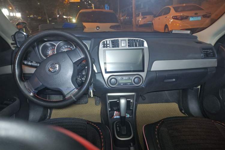 Used Nissan Sylphy 2016 Classic 1.6XE Automatic Leading Edition Center Console