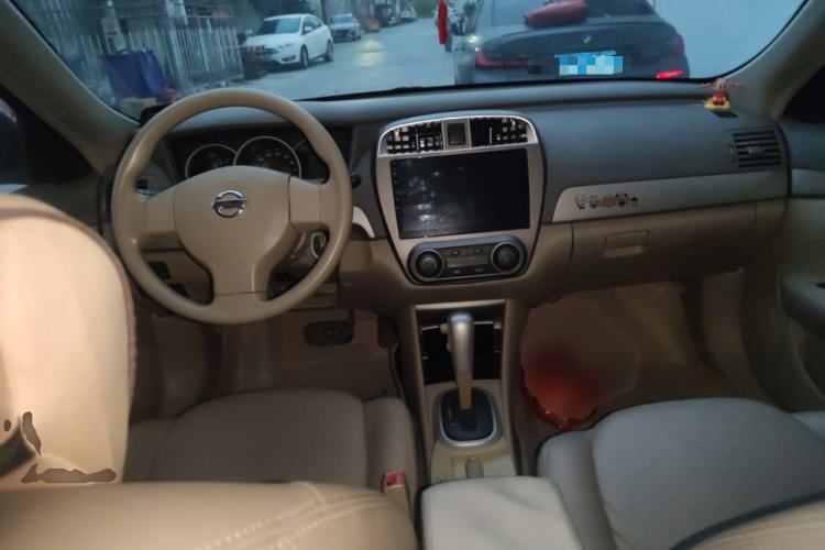 Used Nissan Sylphy 2016 Classic 1.6XE Automatic Comfort Edition Center Console
