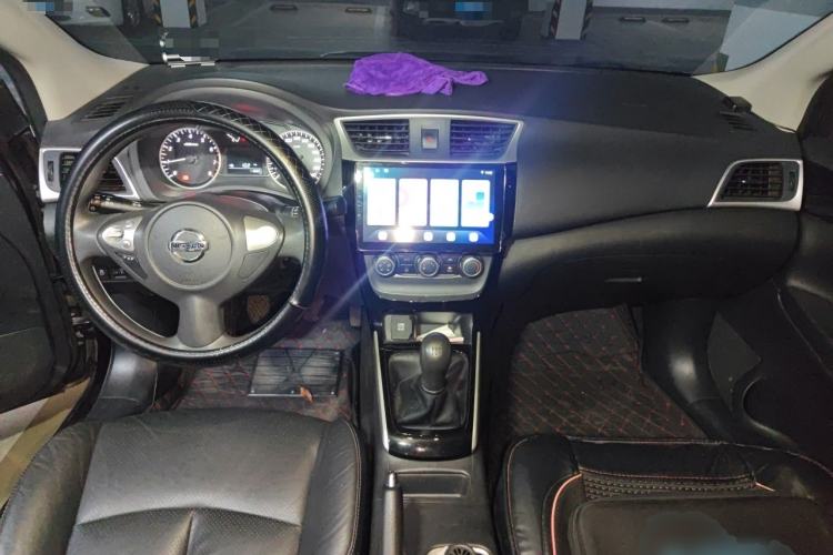 Used Nissan Sylphy 2016 1.6 XL Manual Luxury Edition Center Console