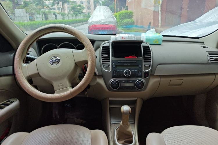 Used Nissan Sylphy 2016 1.6XE Manual Comfort Edition Center Console
