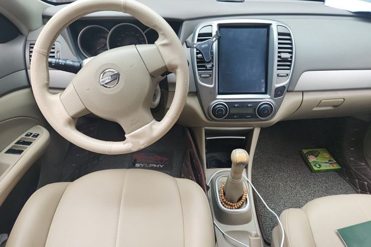 Used Nissan Sylphy 2016 Classic 1.6XE Manual Comfort Edition Center Console