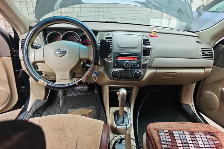 Used Nissan Sylphy 2016 Classic 1.6XE Automatic Comfort Edition Center Console