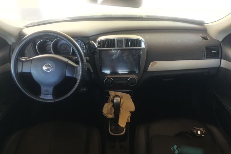 Used Nissan Sylphy 2016 Classic 1.6XE Automatic Leading Edition Center Console