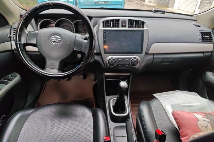 Used Nissan Sylphy 2016 Classic 1.6XE Manual Leading Edition Center Console