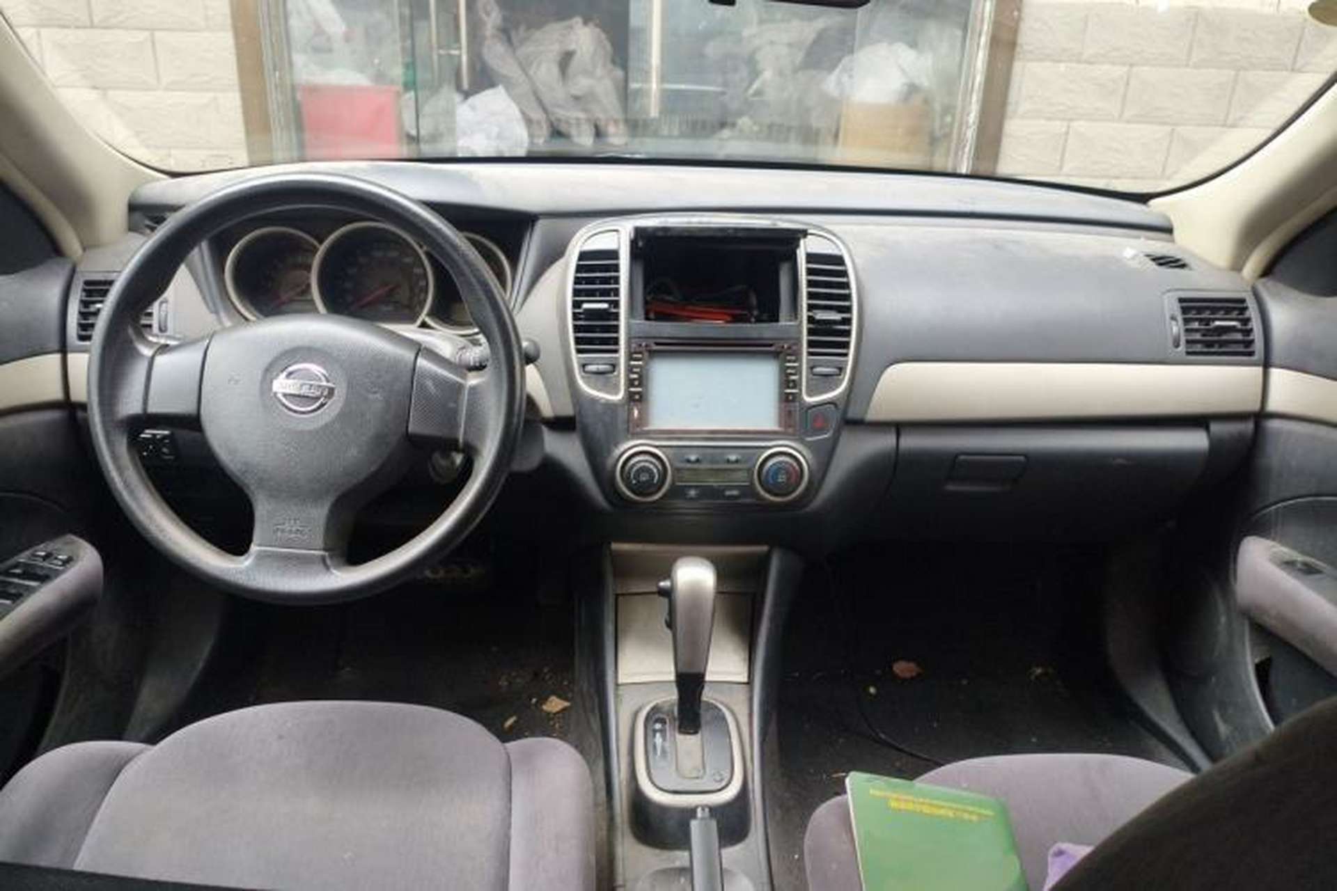 Used Nissan Sylphy 2016 Classic 1.6XE Automatic Comfort Edition Center Console