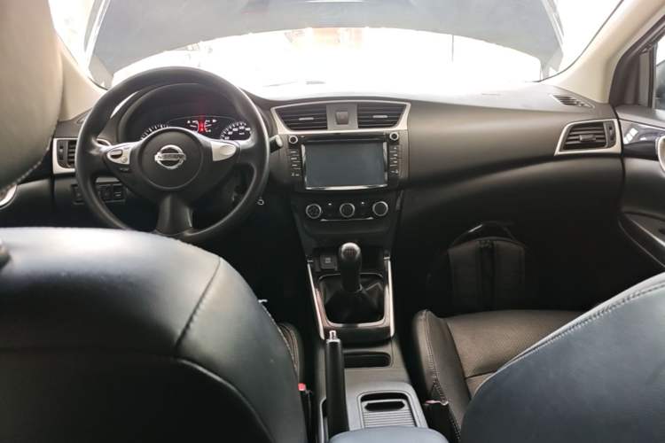 Used Nissan Sylphy 2016 1.6 XL Manual Luxury Edition Center Console