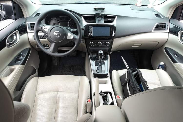Used Nissan Sylphy 2016 1.6 XL CVT Deluxe Edition Center Console