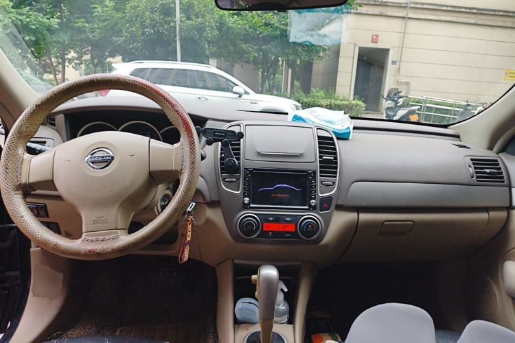 Used Nissan Sylphy 2016 Classic 1.6XE Automatic Comfort Edition Center Console