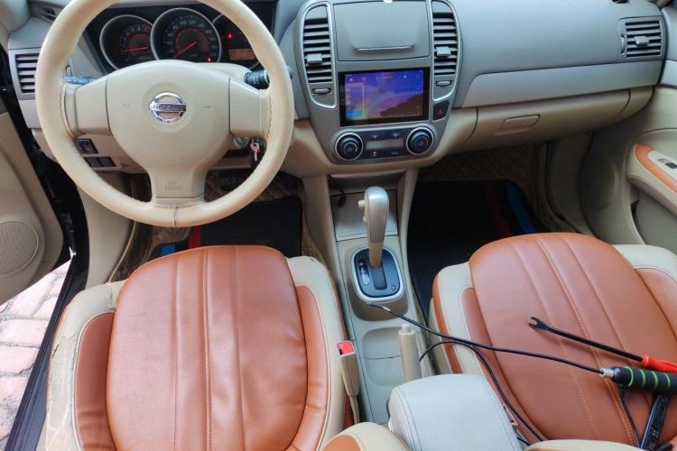 Used Nissan Sylphy 2016 Classic 1.6XE Automatic Comfort Edition Center Console