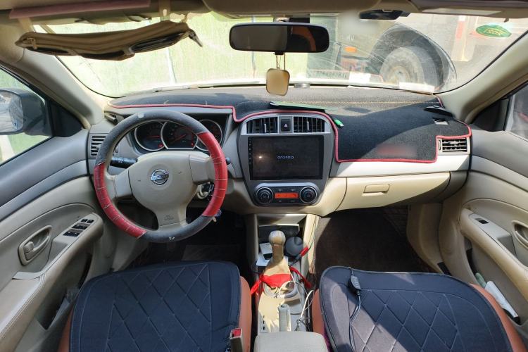 Used Nissan Sylphy 2016 Classic 1.6XL Manual Luxury Edition Center Console