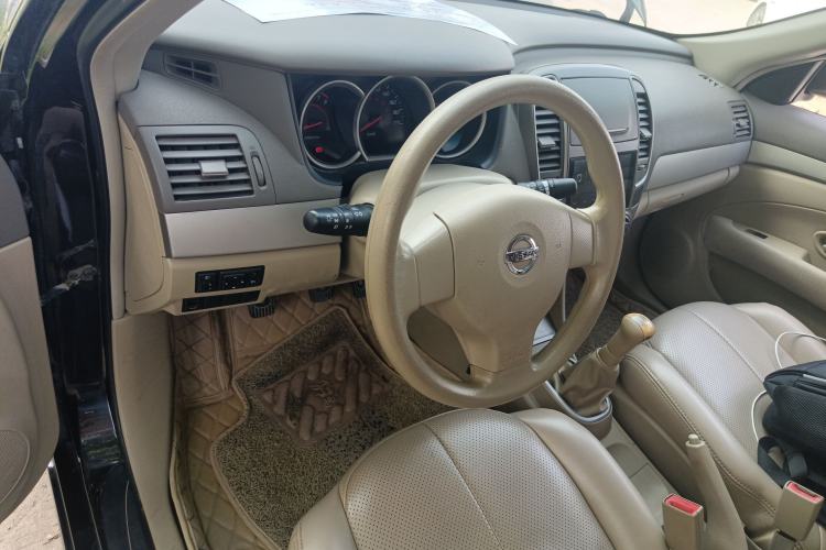 Used Nissan Sylphy 2016 Classic 1.6XE Manual Leading Edition Center Console