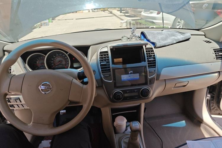 Used Nissan Sylphy 2016 Classic 1.6XE Manual Leading Edition Center Console