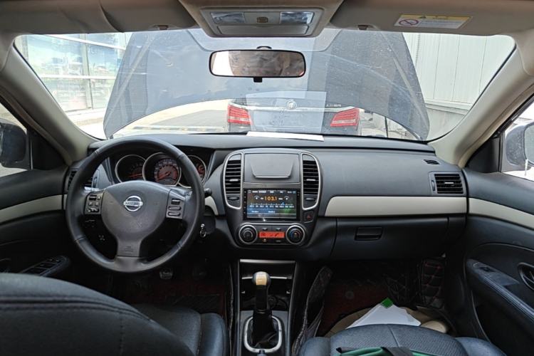 Used Nissan Sylphy 2016 Classic 1.6XE Manual Leading Edition Center Console