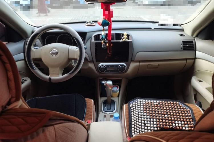 Used Nissan Sylphy 2016 Classic 1.6XE Automatic Comfort Edition Center Console