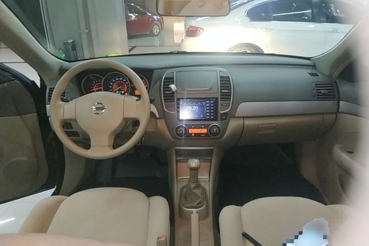 Used Nissan Sylphy 2016 Classic 1.6XE Manual Comfort Edition Center Console