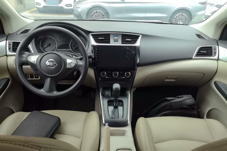 Used Nissan Sylphy 2016 1.6XE CVT Comfort Edition Center Console