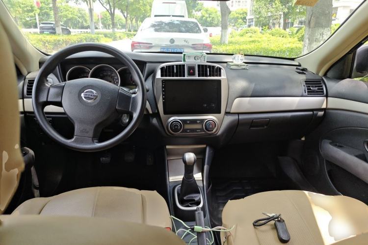 Used Nissan Sylphy 2016 Classic 1.6XE Manual Comfort Edition Center Console