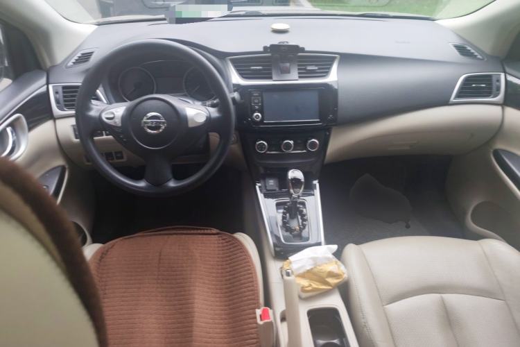 Used Nissan Sylphy 2016 1.6 XL CVT Deluxe Edition Center Console