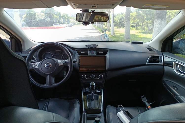 Used Nissan Sylphy 2016 1.6 XL CVT Luxury Edition Center Console