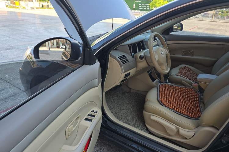 Used Nissan Sylphy 2016 Classic 1.6XE Automatic Comfort Edition Driver Seat