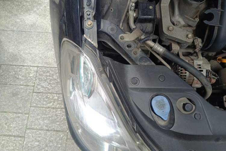 Used Nissan Sylphy 2016 Classic 1.6XE Manual Comfort Edition Engine Bay Right