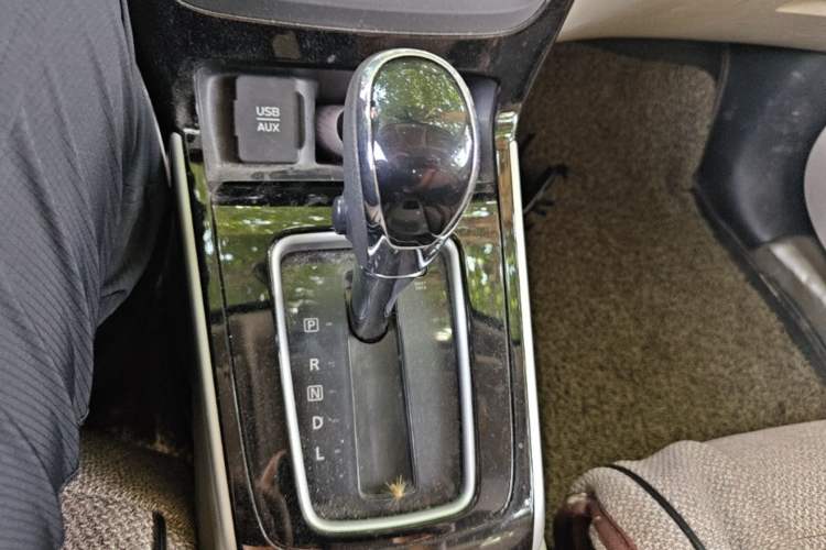 Used Nissan Sylphy 2016 1.6 XL CVT Luxury Edition Gear Lever