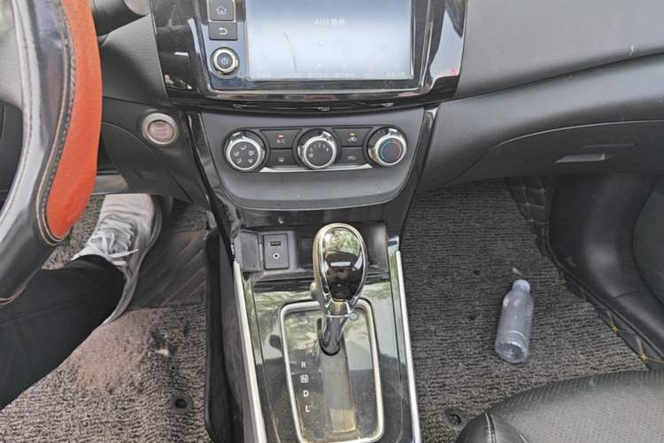 Used Nissan Sylphy 2016 1.6 XL CVT Luxury Edition Gear Lever