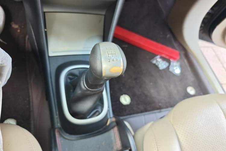 Used Nissan Sylphy 2016 Classic 1.6XE Manual Leading Edition Gear Lever