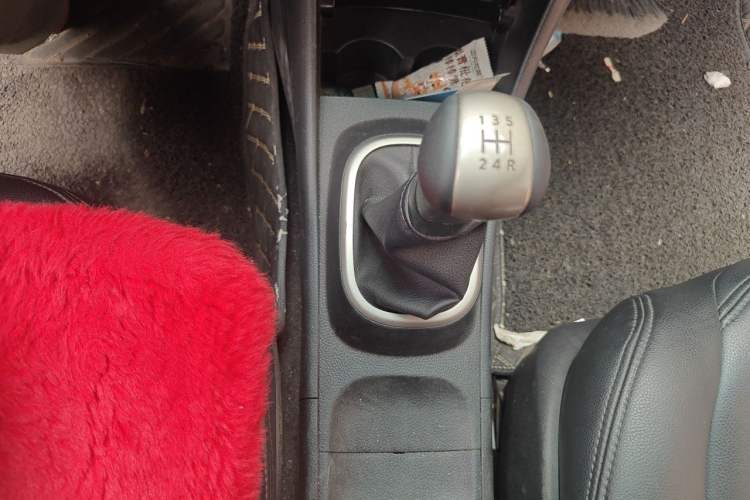 Used Nissan Sylphy 2016 Classic 1.6XE Manual Comfort Edition Gear Lever