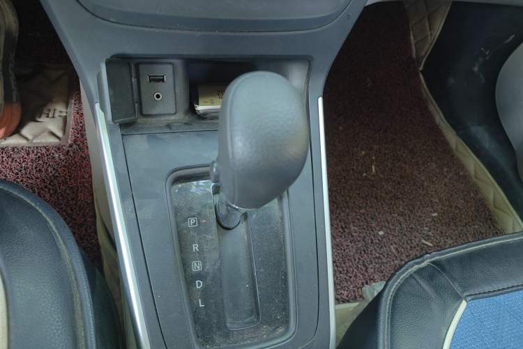 Used Nissan Sylphy 2016 1.6XE CVT Comfort Edition Gear Lever