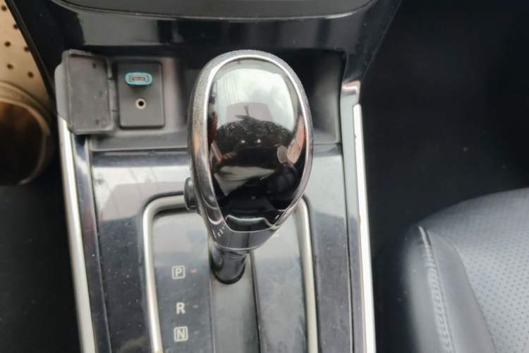 Used Nissan Sylphy 2016 1.6 XL CVT Luxury Edition Gear Lever