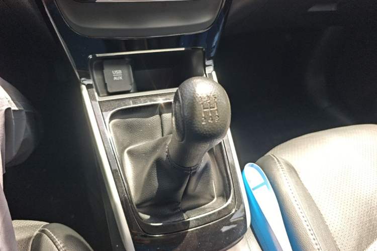 Used Nissan Sylphy 2016 1.6 XL Manual Luxury Edition Gear Lever