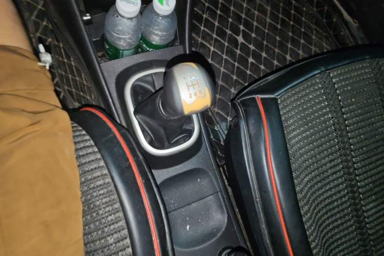 Used Nissan Sylphy 2016 Classic 1.6XE Manual Leading Edition Gear Lever