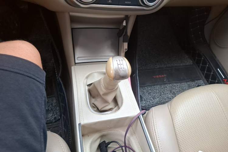 Used Nissan Sylphy 2016 Classic 1.6XE Manual Comfort Edition Gear Lever