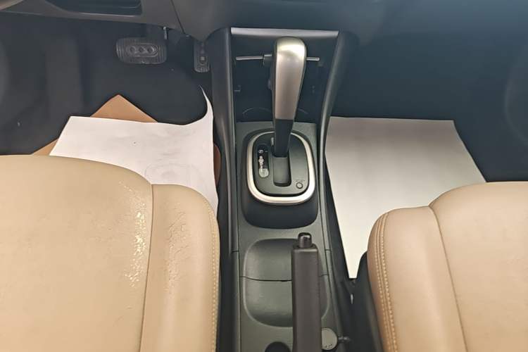 Used Nissan Sylphy 2016 Classic 1.6XE Automatic Leading Edition Gear Lever