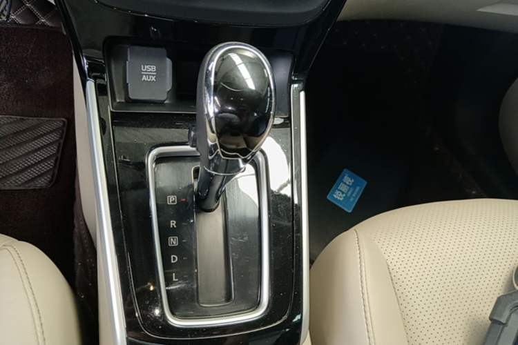 Used Nissan Sylphy 2016 1.6 XL CVT Luxury Edition Gear Lever
