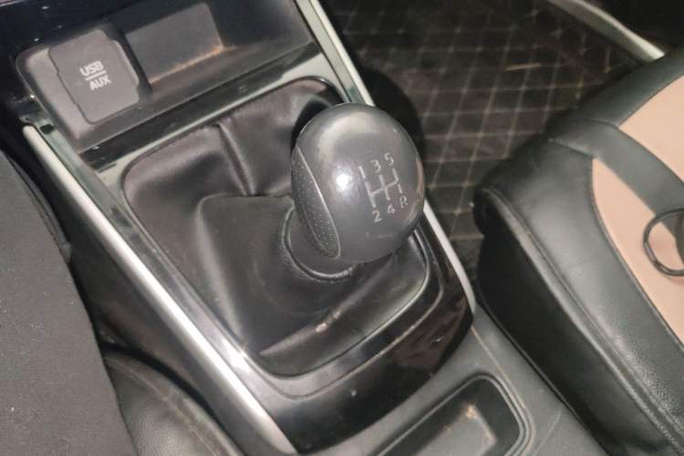 Used Nissan Sylphy 2016 1.6 XL Manual Luxury Edition Gear Lever