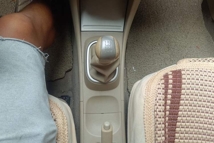 Used Nissan Sylphy 2016 Classic 1.6XE Manual Comfort Edition Gear Lever