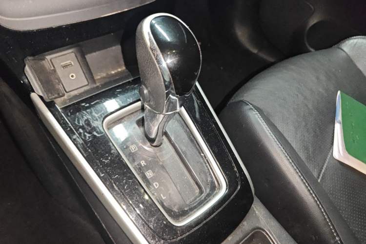 Used Nissan Sylphy 2016 1.6 XL CVT Luxury Edition Gear Lever