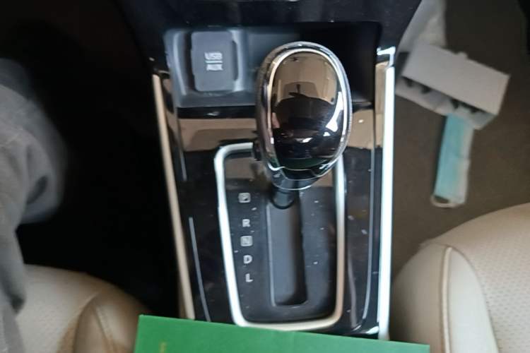 Used Nissan Sylphy 2016 1.6 XL CVT Luxury Edition Gear Lever