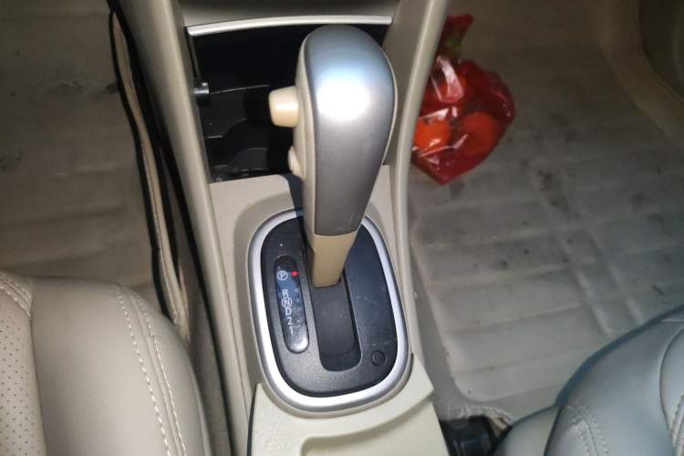 Used Nissan Sylphy 2016 Classic 1.6XE Automatic Comfort Edition Gear Lever