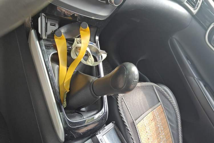Used Nissan Sylphy 2016 1.6 XL Manual Luxury Edition Gear Lever