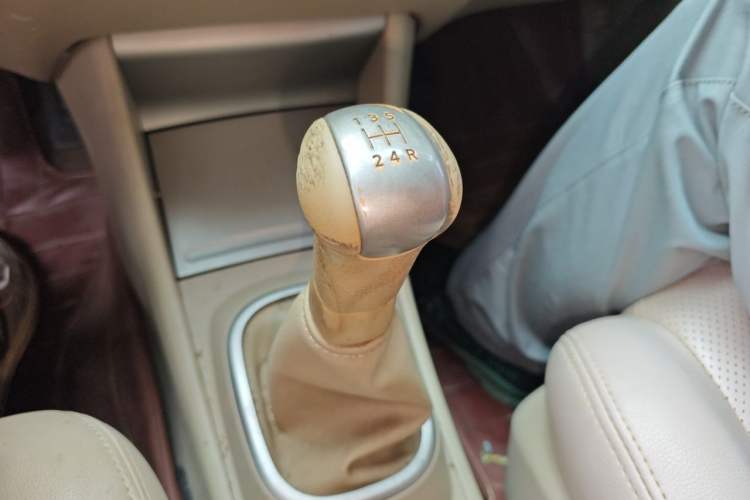 Used Nissan Sylphy 2016 1.6XE Manual Comfort Edition Gear Lever