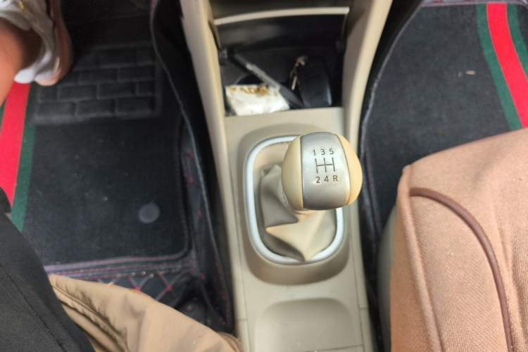 Used Nissan Sylphy 2016 Classic 1.6XE Manual Leading Edition Gear Lever