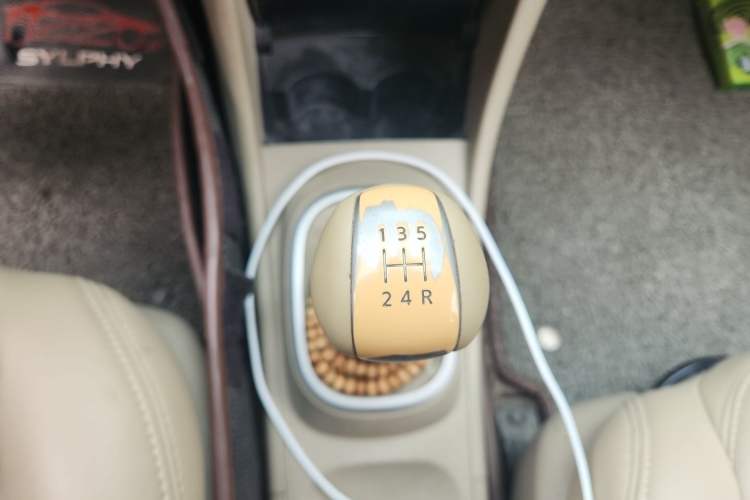 Used Nissan Sylphy 2016 Classic 1.6XE Manual Comfort Edition Gear Lever