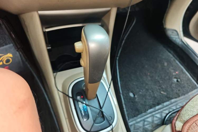 Used Nissan Sylphy 2016 Classic 1.6XE Automatic Comfort Edition Gear Lever