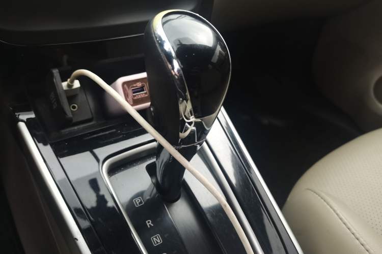 Used Nissan Sylphy 2016 1.6 XL CVT Deluxe Edition Gear Lever