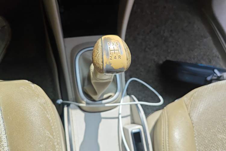 Used Nissan Sylphy 2016 Classic 1.6XE Manual Comfort Edition Gear Lever