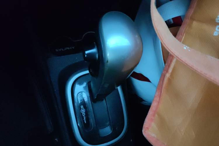 Used Nissan Sylphy 2016 Classic 1.6XE Automatic Comfort Edition Gear Lever